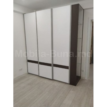 Dulap cupe cu trei usi A-16