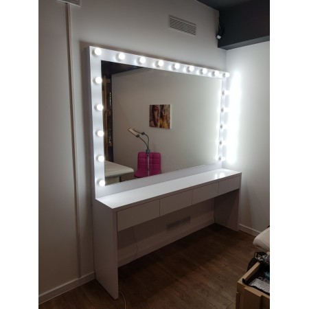 Masa pentru salon de frumusete cu eluminare A-50