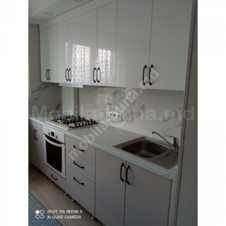 Bucatarie modern cu fatada MDF  lucios A-8
