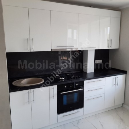 Bucatarie  modern cu fatada MDF alb lucios A-1